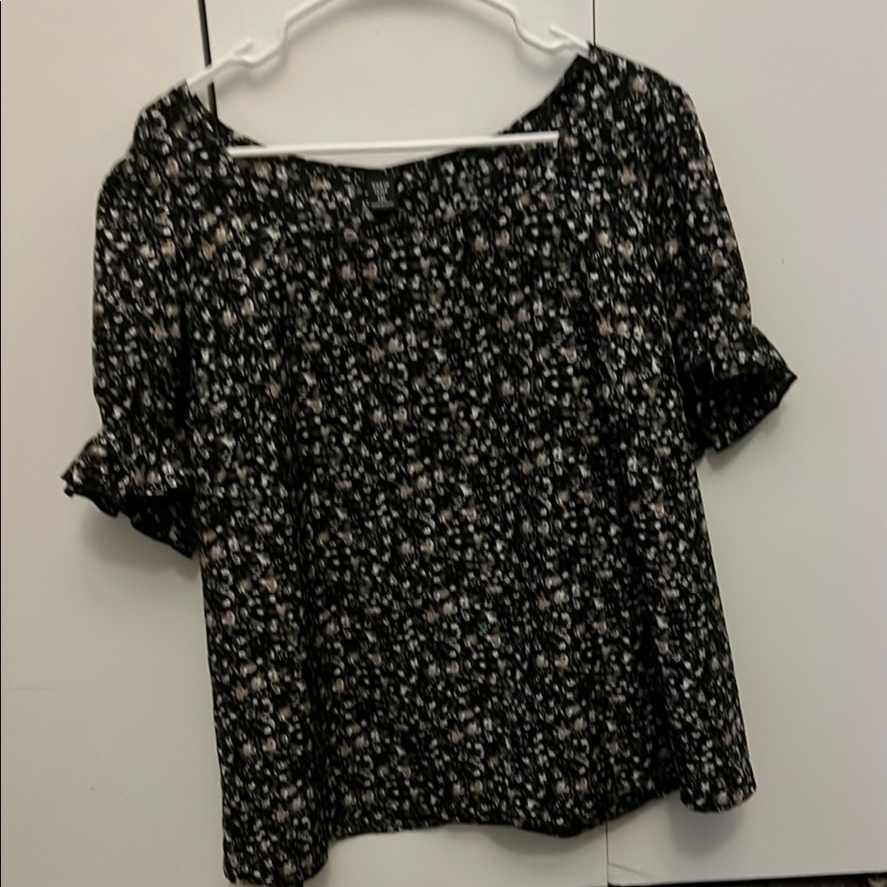 SHEIN Black and White Puff Sleeve Ruffled Blouse